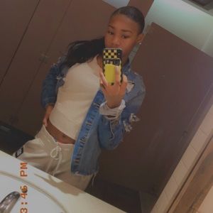 Meet your Posher, Niya